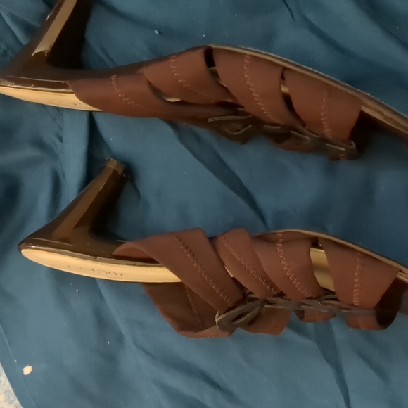 High heel sandals by East 5th. Very comfortable to wear size 9 and 1/2 - Picture 4 of 6